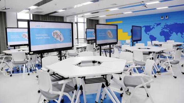 我校西校区国际大厦智慧教室正式投入使用